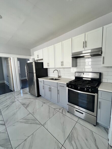 480 Kennedy Blvd 3R - 476 Kennedy Blvd