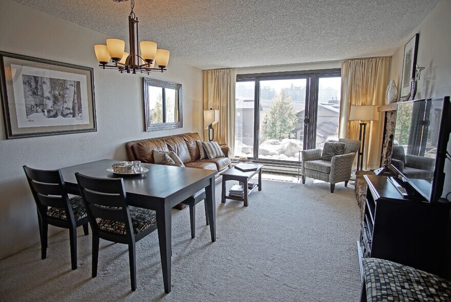 Building Photo - 2045 Ski Time Square Dr