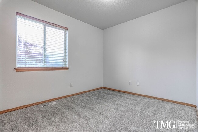 Building Photo - Beautiful Orchards Home with Spacious Layout