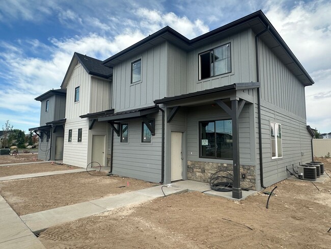 Building Photo - 4095 S Lone Pne Wy