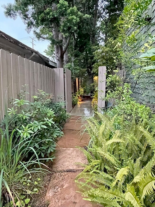 Entrance to guest house - 3869 McLaughlin Ave