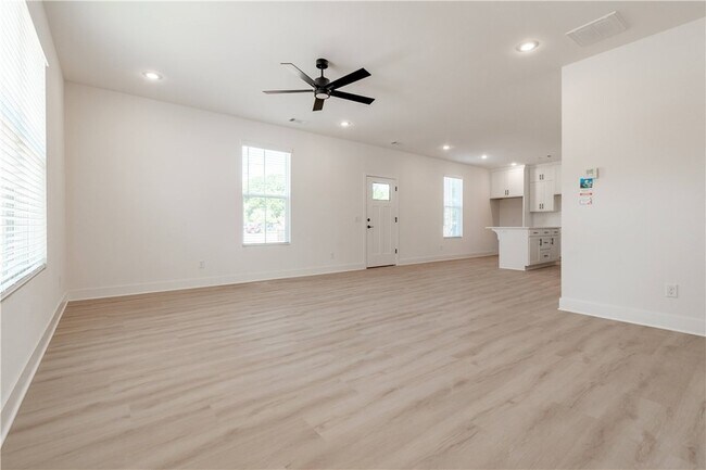 Building Photo - 1664 N Leverett Ave