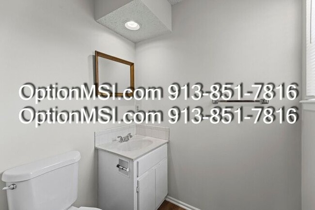 Building Photo - Minutes from KU MED~