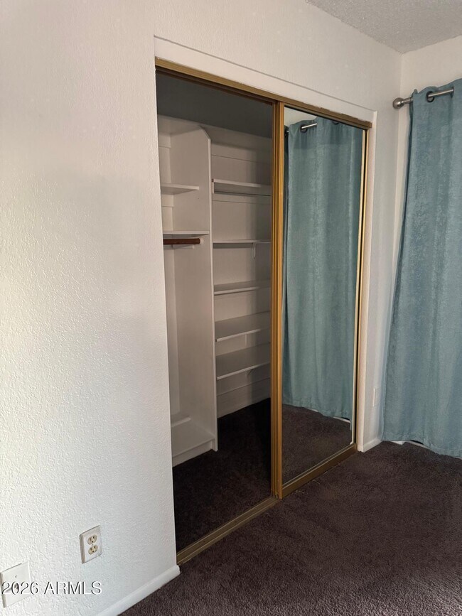 Building Photo - 1545 E Sahuaro Dr