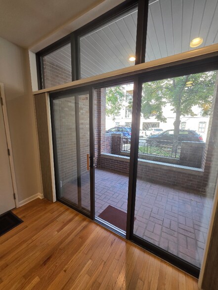 Building Photo - 2524 N Willetts Ct