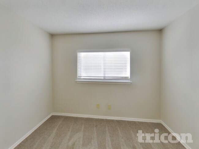 Building Photo - 8230 Longhorn Ridge Dr