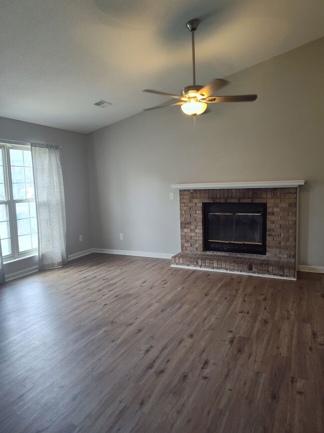 Building Photo - 3 bedroom, 2 bath ranch in Radcliff, Ky