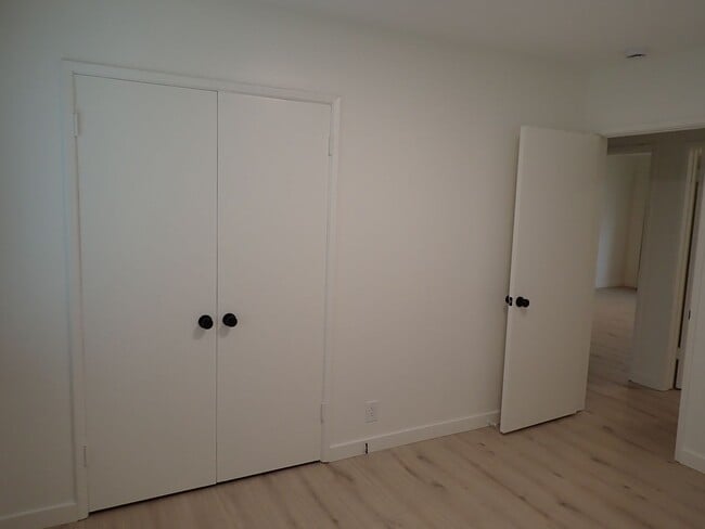 Building Photo - Single Family House in Desirable Neighborhood