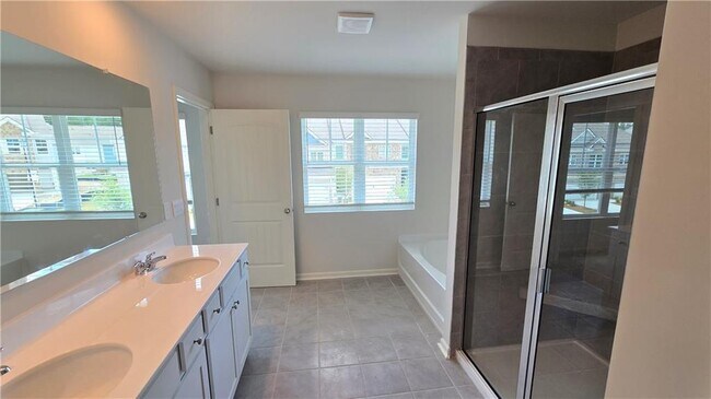 Building Photo - 3090 Greyton Dr