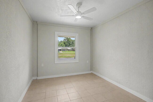 Building Photo - 108 Phylis Dr
