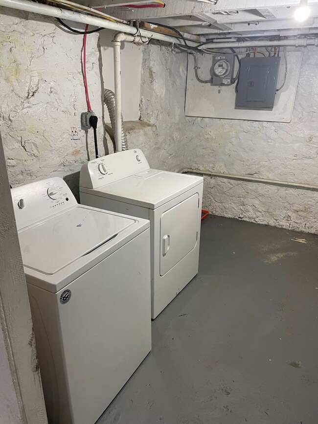 Building Photo - Three-Bedroom Home In Baltimore