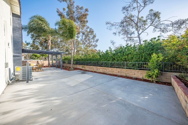 Building Photo - BEAUTIFULLY RENOVATED 4-BEDROOM HOME IN PH...