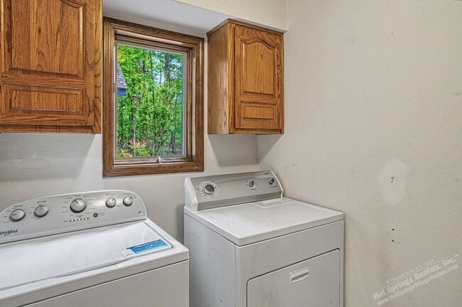 Building Photo - East Gate Area | Home | Unfurnished