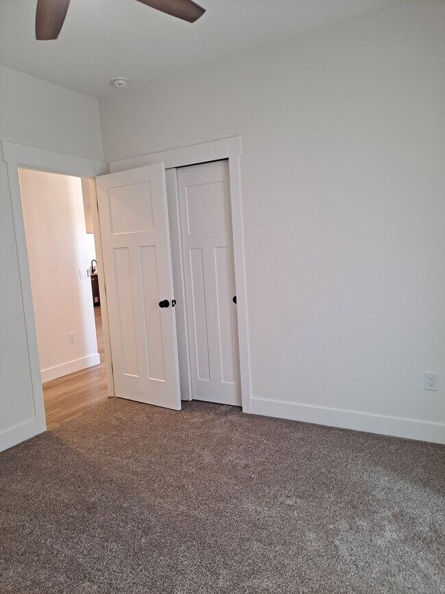 Building Photo - ALL PROSPECTIVE TENANTS MUST SUBMIT A $58 ...