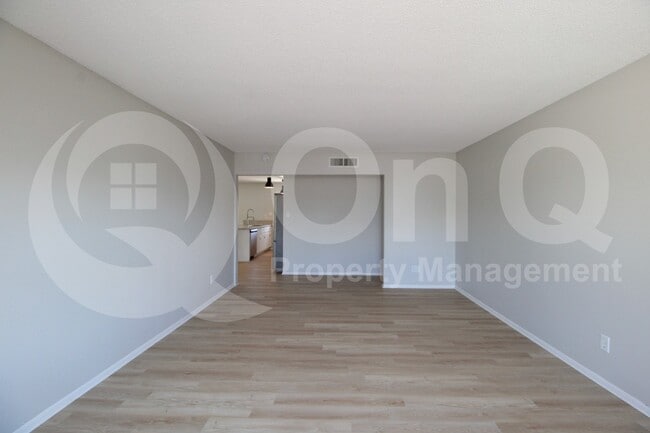 Building Photo - 537 E Laguna Dr