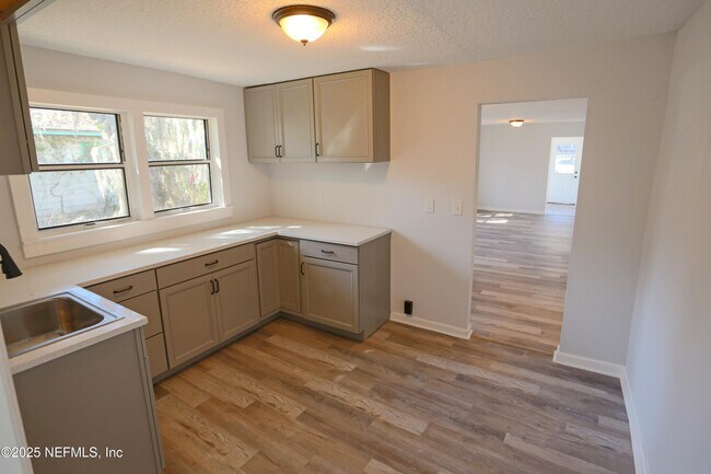 Building Photo - 505 N 9th St