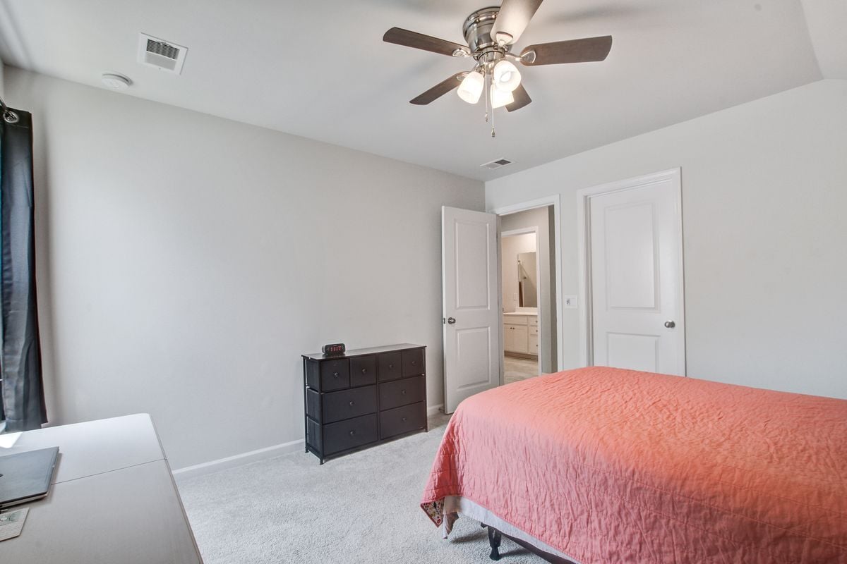 Building Photo - 423 Squire Pope Rd