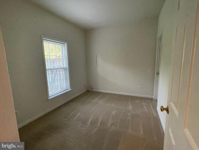 Building Photo - 45792 Shagbark Terrace