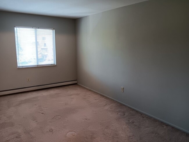Building Photo - Chagrin Falls condo for rent