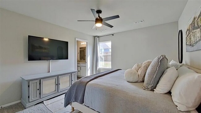 Building Photo - Stylish 3 Bed / 2 Bath with Open Layout & Backyard Retreat