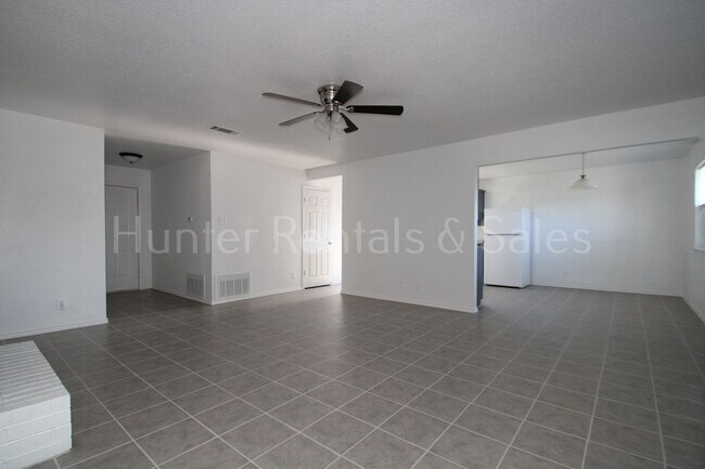 Building Photo - Exceptional!