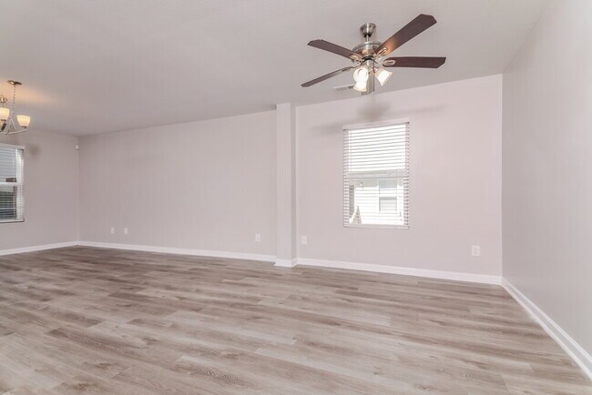 Building Photo - 127 Blakeford Dr