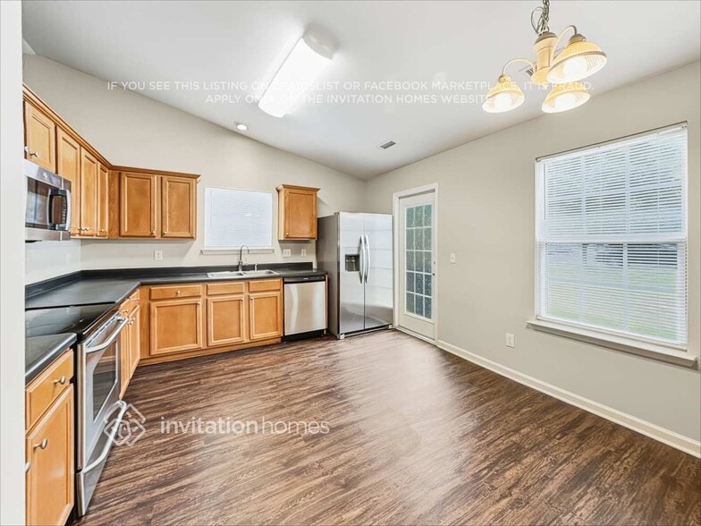 Building Photo - 3940 Laurel Glen Dr