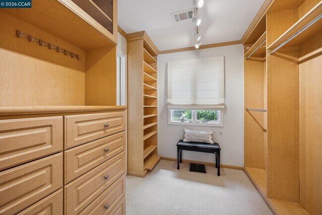 Building Photo - 783 Los Palos Manor