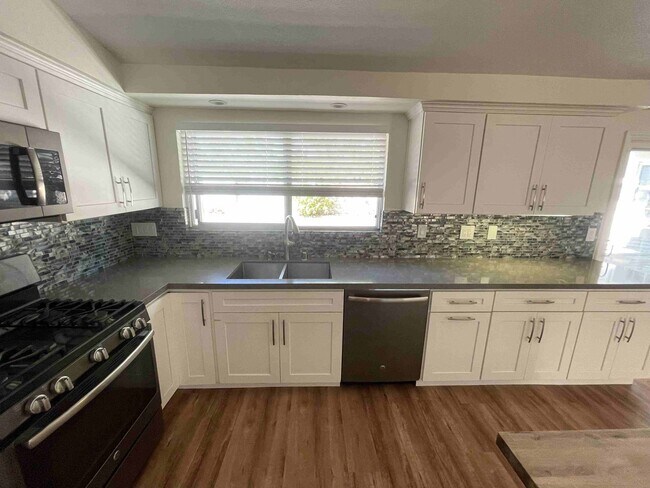 Building Photo - BEAUTIFULLY REMODELED GRANADA HILLS HOME!
