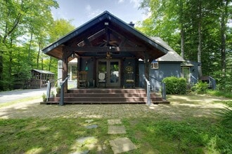Building Photo - FURNISHED Private 3 Bed Winter *Seasonal Rental* - 6 month term available 11/1/26 - $3290/mo
