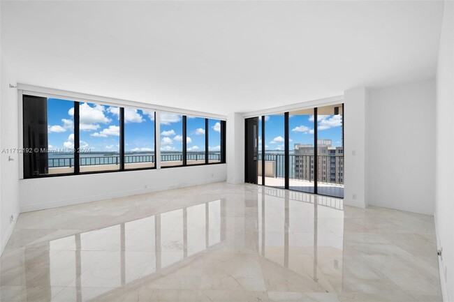 Building Photo - 520 Brickell Key Dr