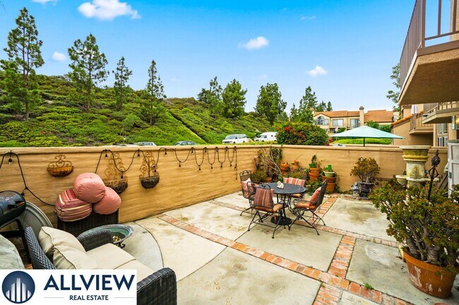 Building Photo - Fully Furnished Townhome with Attached Garage in Aliso Viejo!