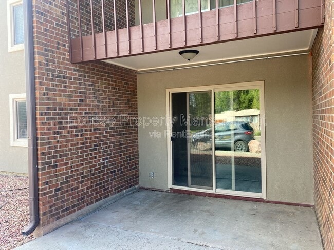 Building Photo - 502 Bell Ct