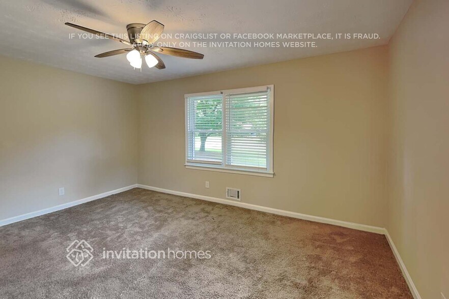 Building Photo - 921 Walnut Cir SW