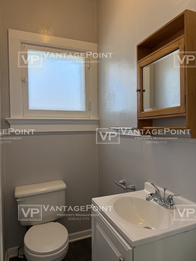 Building Photo - 722 Bond St