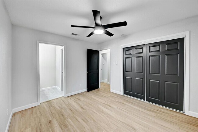 Building Photo - 9803 Aberdeen Way