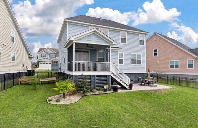 Building Photo - Show stopping 5 bed/3 bath rental in the h...