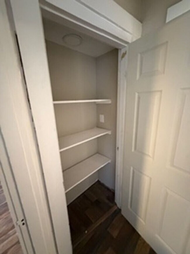 Building Photo - 2065 Summit St