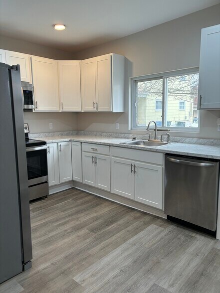 Primary Photo - 406 Hill St