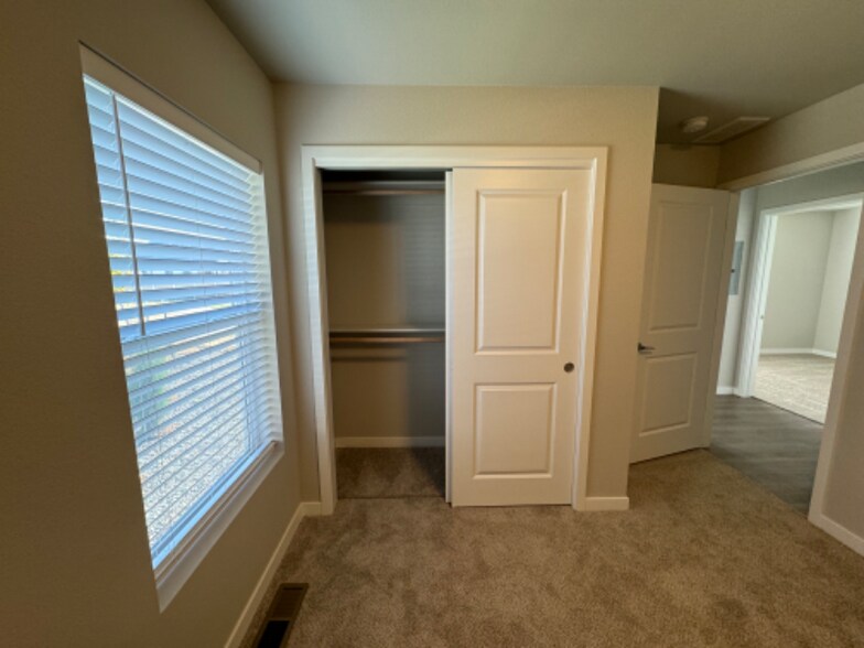 Building Photo - 1940 Good Hearted Pl