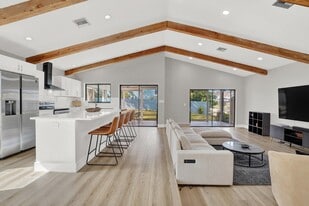 Building Photo - 940 Rainberry Lake Dr