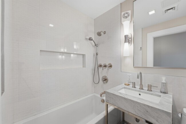 Building Photo - 347 Varick St