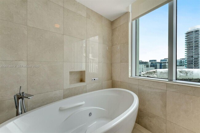 Building Photo - 5959 Collins Ave
