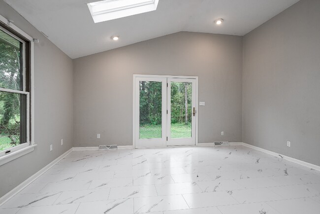 Building Photo - 4126 Pauls Ln