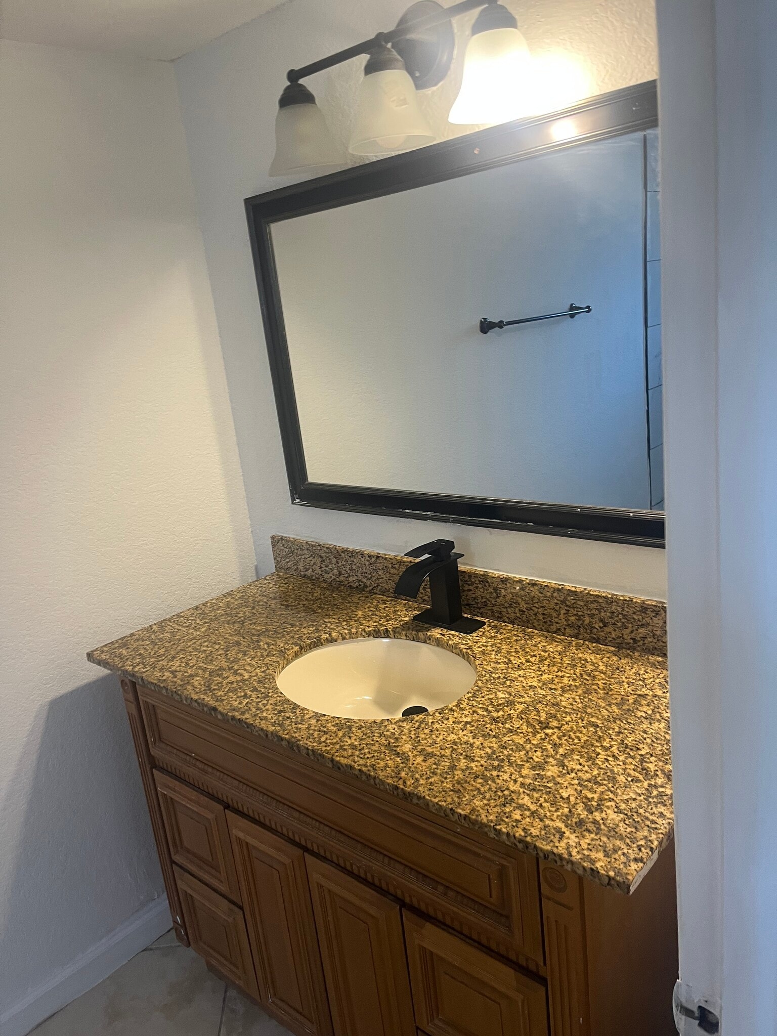 Building Photo - 4112 Inverrary Dr