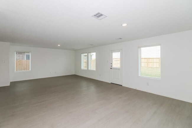 Building Photo - 16730 Old Wagon Wy