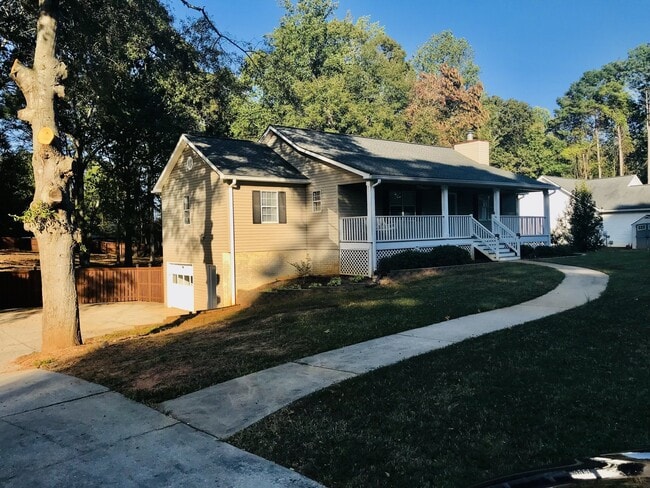 Building Photo - 15 Garrison Chase