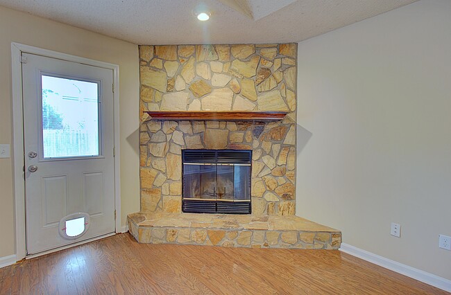 Building Photo - 948 Wedgewood Way