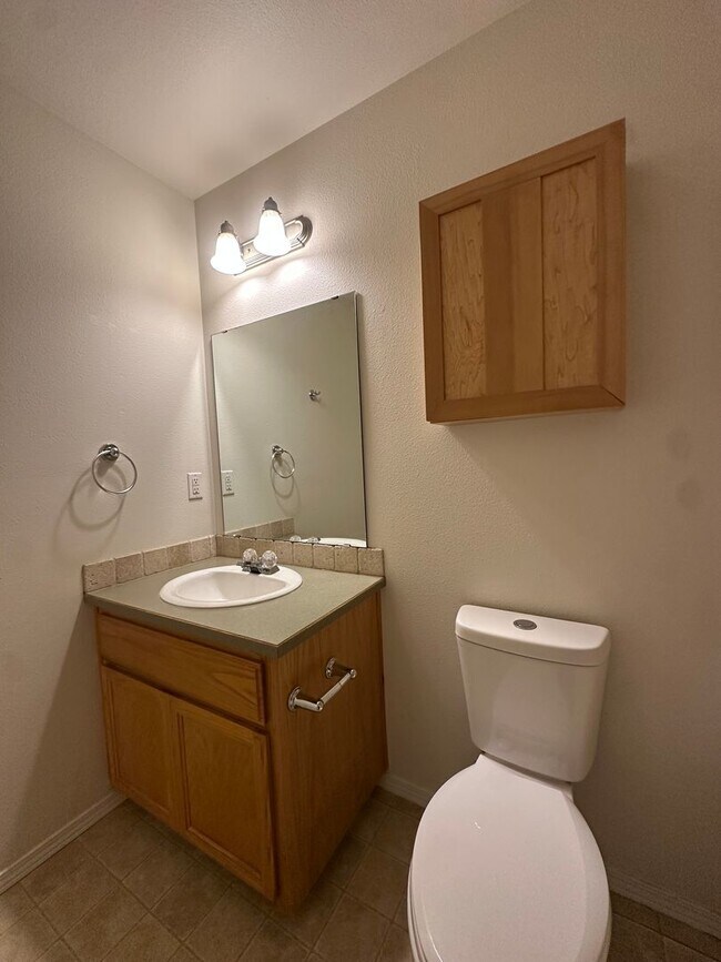 Building Photo - 25 SW Roosevelt Ave