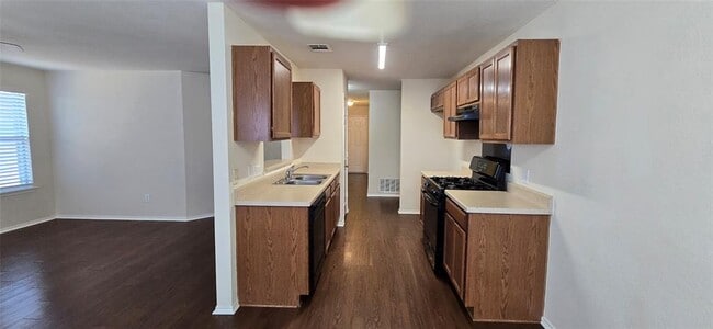 Building Photo - 911 Remington Dr